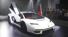 Lamborghini Countach LPI 800-4, red carpet alla Design Week. Prima europea al Superstudio Più di Milano