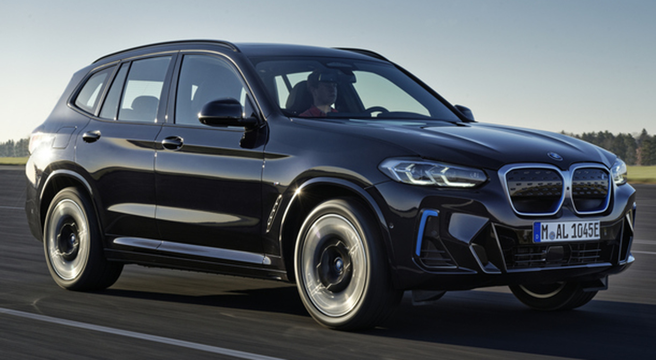 La BMW iX3,con le novità estetiche in arrivo