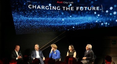 Rivoluzione tecnologica: Audi mette le generazioni a confronto