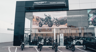 Con Triumph Motorcycles alla scoperta dell’isola del tesoro. Inaugurato in Sardegna il primo dealer dello storico marchio inglese