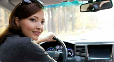 Sempre più donne nell’automotive, il sud svetta. Uno studio rivela: ascolto, empatia e multitasking punti di forza