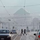 Smog: 29 città sforano i limiti di polveri sottili nel 2022. Dalle ZED allo Sharing, sei proposte per ridurlo
